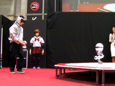 Dance performance by biped robot (Dandadan) – Hige Dance