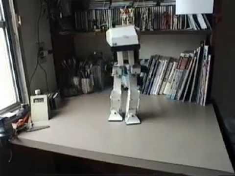 Hobby biped robot demo.(21/07/2002)