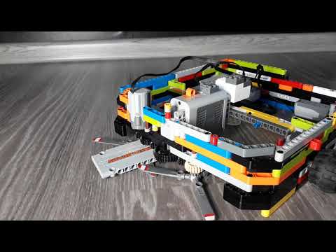 Lego domestic robot (vacuum)