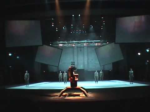 Six dancers and two industrial robots