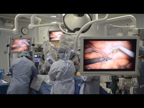 Surgical Robots Gain Popularity and Scrutiny