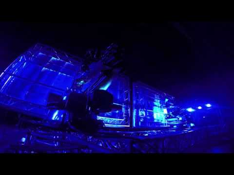 Video mapping with industrial robots