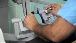 What are the advantages of robotic colon surgery?