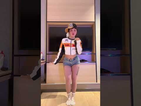 呜呼呜呼卡点舞😂❤️💯 #dance #robot #robotdance #ロボット #ダンス #ロボットダンス #babyslow #dollgirl #ai