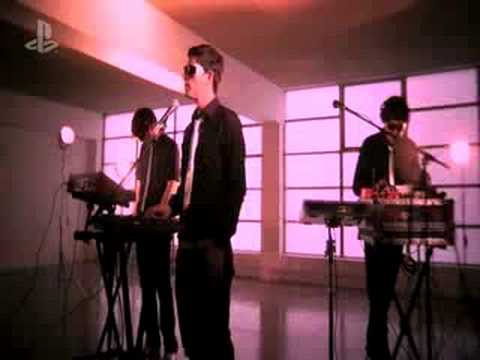 The Pinker Tones – S.E.X.Y.R.O.B.O.T. (Movement Video)